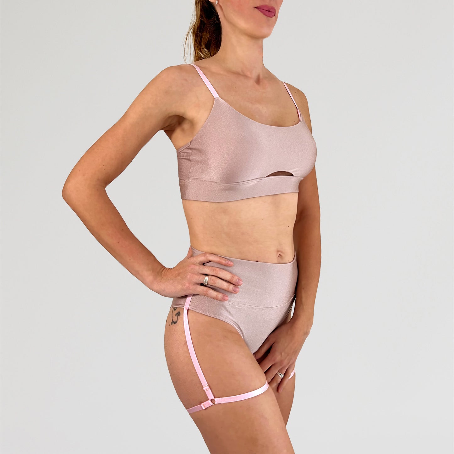 Pole Dance Shorts mit hoher Taille und Strumpfhaltern Carina Blush Pink